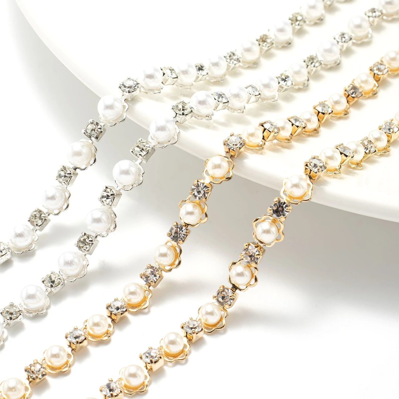 Petite 0.8 centimeter imitation pearl flower rhinestone chain in two finish appearances