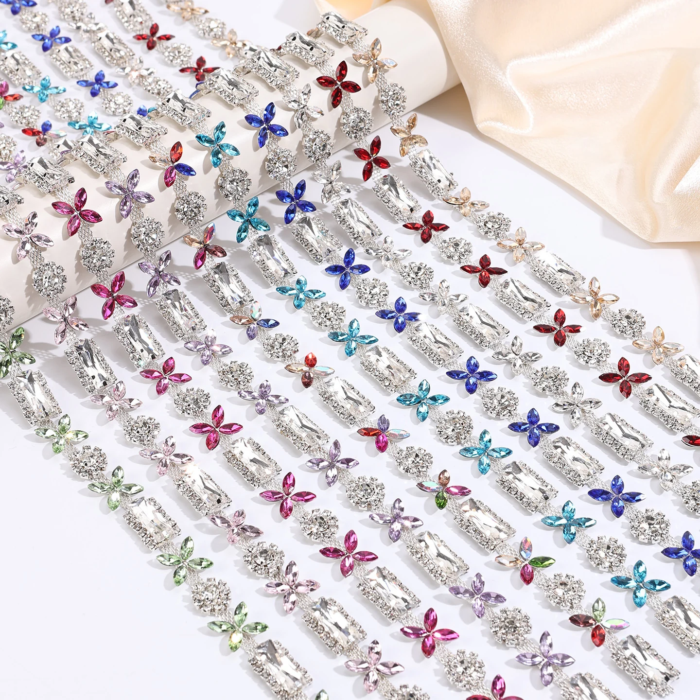 Three-dimensional flower rhinestone chain in ten crystal colors