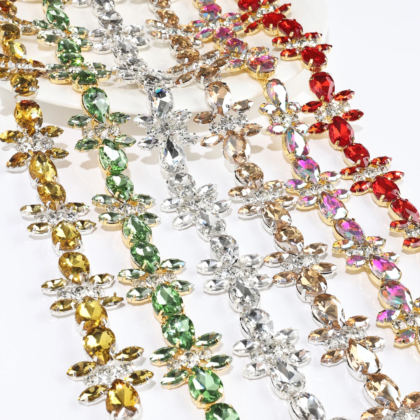 Teardrop and round rhinestone chain in six silver and gold base colors