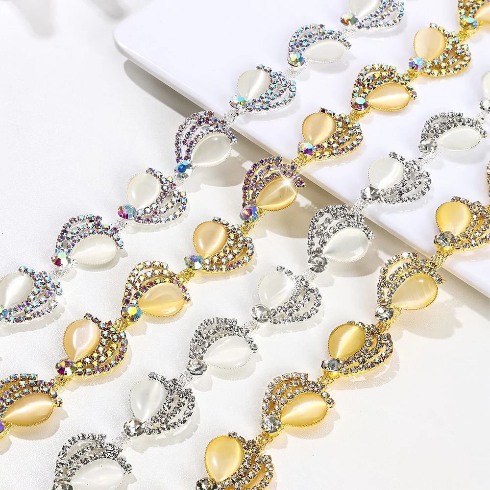 Two-centimeter cat-eye rhinestone chain in four crystal and metal combinations